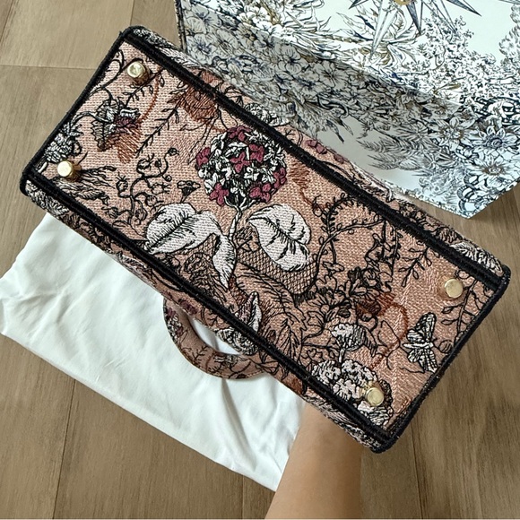 Dior Medium Lady D-Lite in Jardin Magique in Pink - Picture 7 of 16